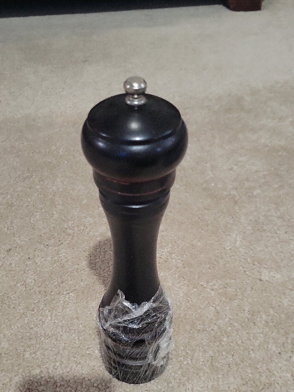 Classic Black Wooden Pepper Mill. FAIR CONDITION. SEE PICTURES.